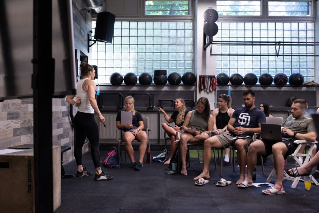 Kačka Lizlerová při výkladu o menstruačním cyklu a sportovním výkonu